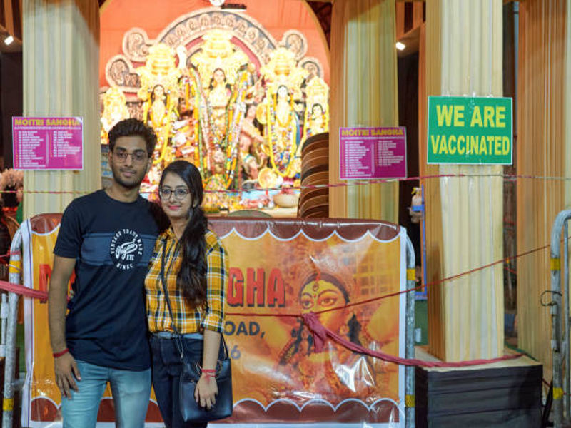 Dussehra Wishes to Girlfriend Hyper Content Couple Exchanging Dussehra Gifts with Smiles and Love